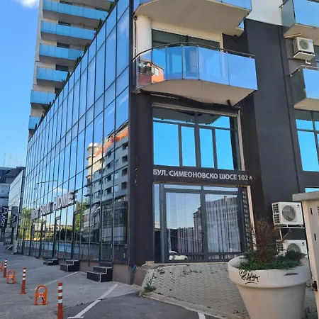 Boutique Magenta Gold Apartment Sofia